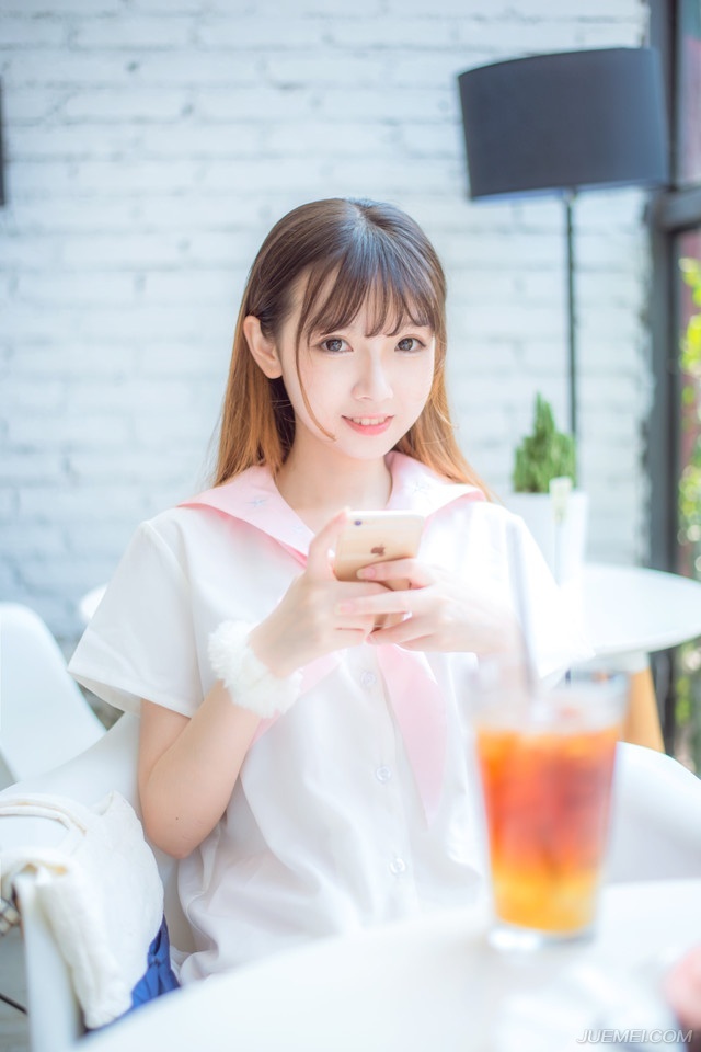 整个江岸一下子因为周瑜阵亡消息的真实性陷入了混乱。